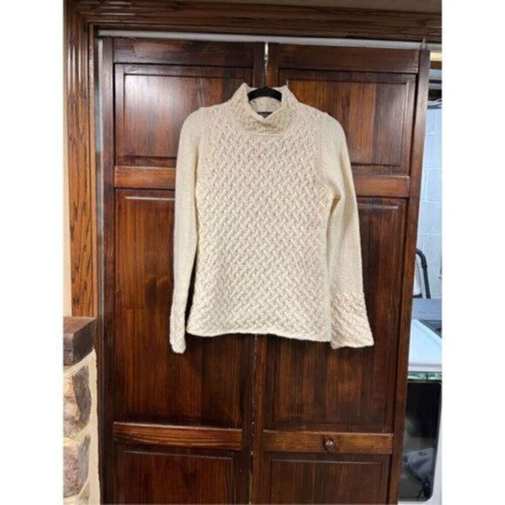 Irelandseye cream cashmere knit turtleneck sweater size small